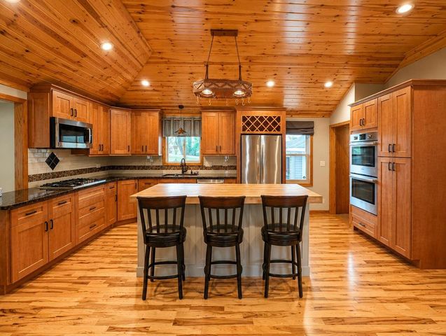 25730 93RD STREET, Salem, WI 53168