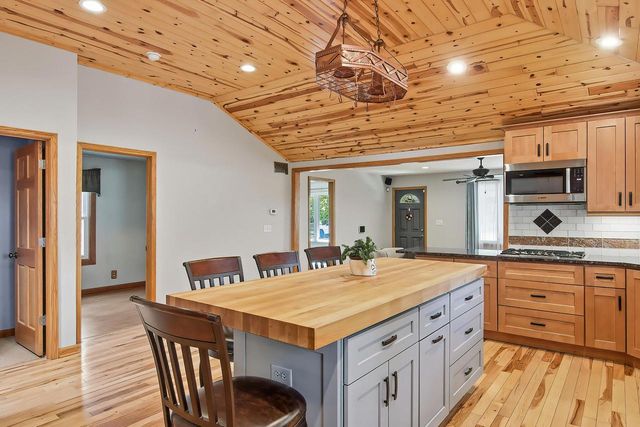 25730 93RD STREET, Salem, WI 53168