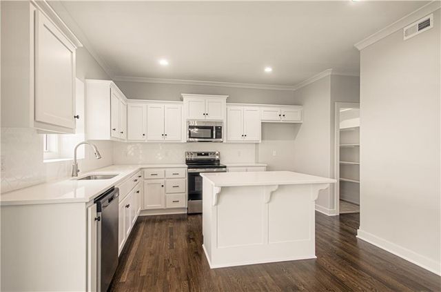 11821 N Wheeling Avenue, Kansas City, MO 64156