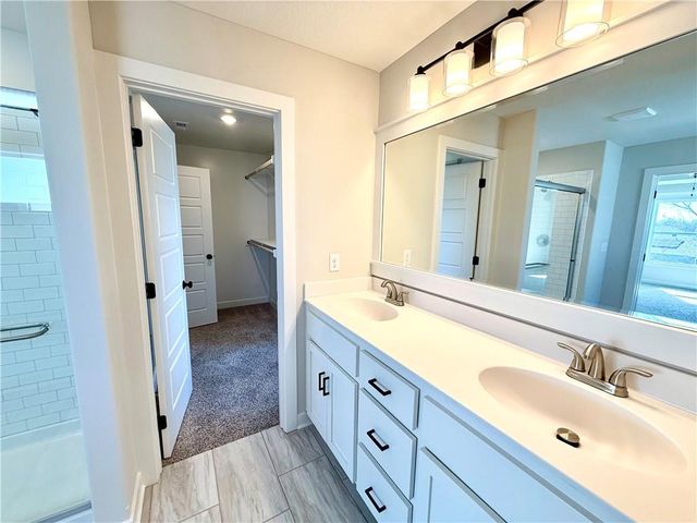 11821 N Wheeling Avenue, Kansas City, MO 64156