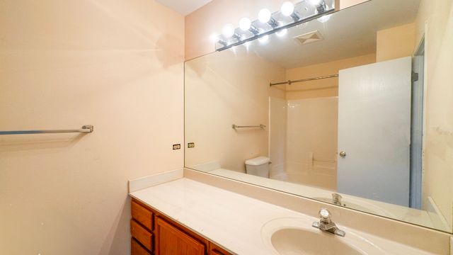 36955 N Garrick Avenue, Waukegan, IL 60087