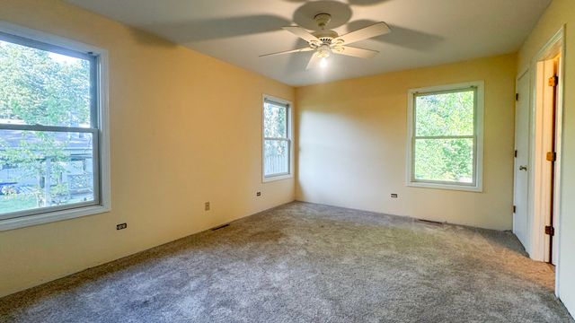 36955 N Garrick Avenue, Waukegan, IL 60087