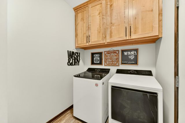 562 15th Avenue NE, Byron, MN 55920
