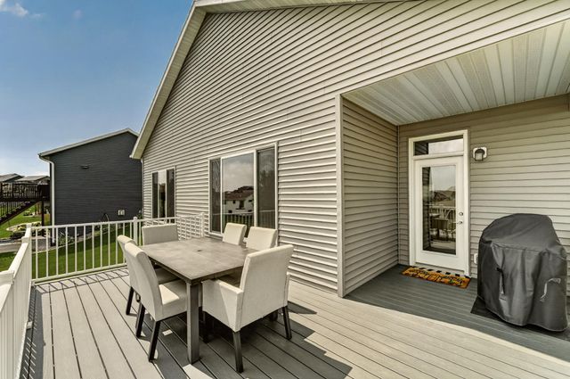 562 15th Avenue NE, Byron, MN 55920