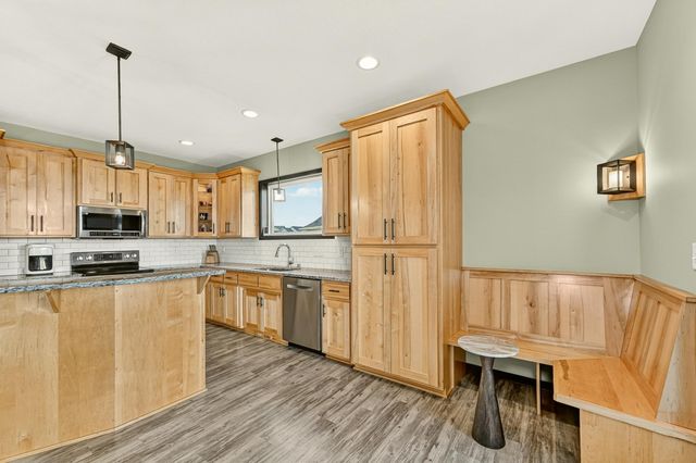 562 15th Avenue NE, Byron, MN 55920