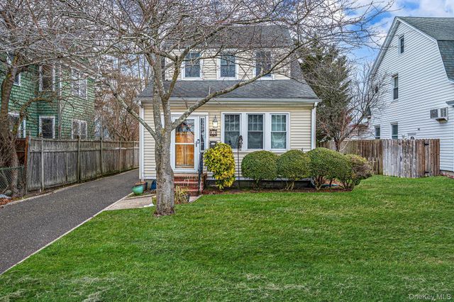 215 West Avenue, Patchogue, NY 11772