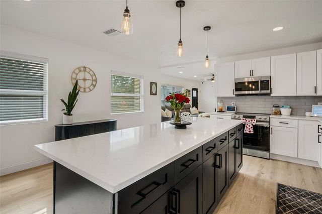 10016 RIDGE RD, Seminole, FL 33772