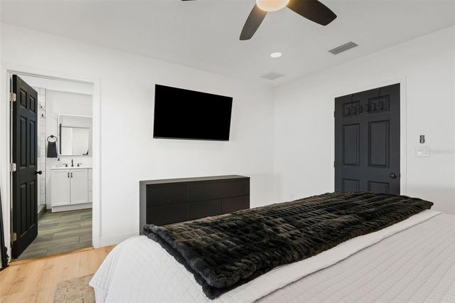 10016 RIDGE RD, Seminole, FL 33772