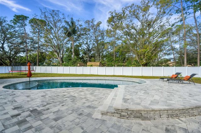 10016 RIDGE RD, Seminole, FL 33772