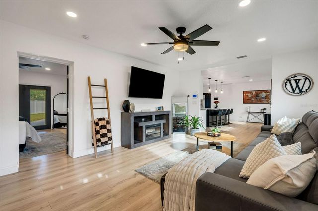 10016 RIDGE RD, Seminole, FL 33772