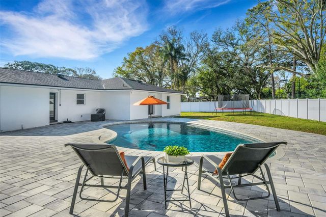 10016 RIDGE RD, Seminole, FL 33772