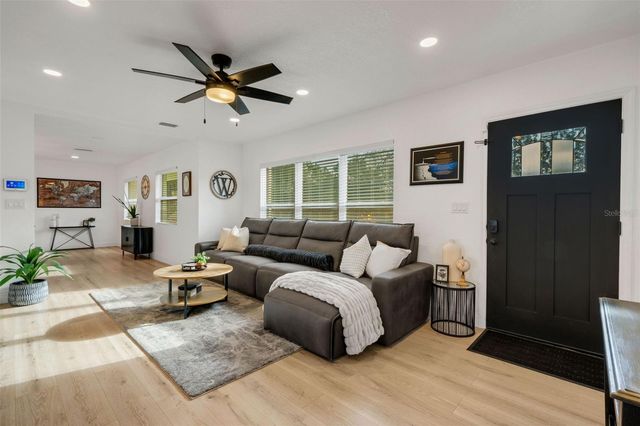 10016 RIDGE RD, Seminole, FL 33772