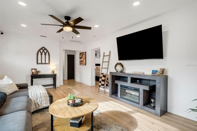 10016 RIDGE RD, Seminole, FL 33772