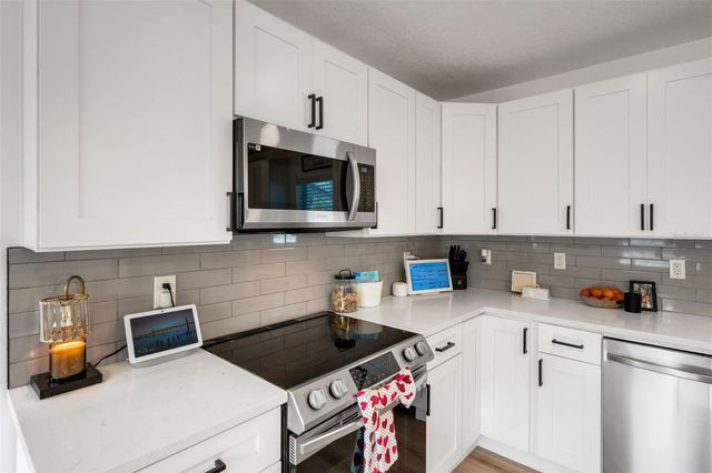 10016 RIDGE RD, Seminole, FL 33772