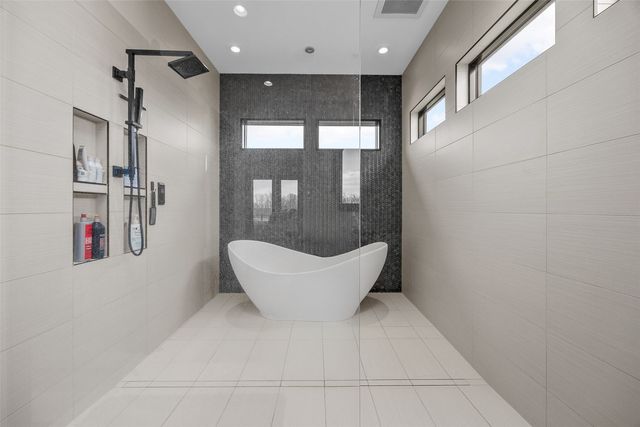 7505 Blairs Ferry Road, Cedar Rapids, IA 52411