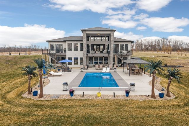 7505 Blairs Ferry Road, Cedar Rapids, IA 52411