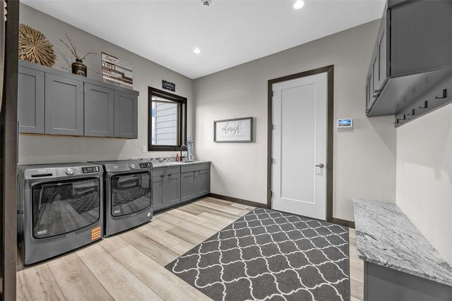 7505 Blairs Ferry Road, Cedar Rapids, IA 52411