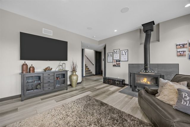 7505 Blairs Ferry Road, Cedar Rapids, IA 52411