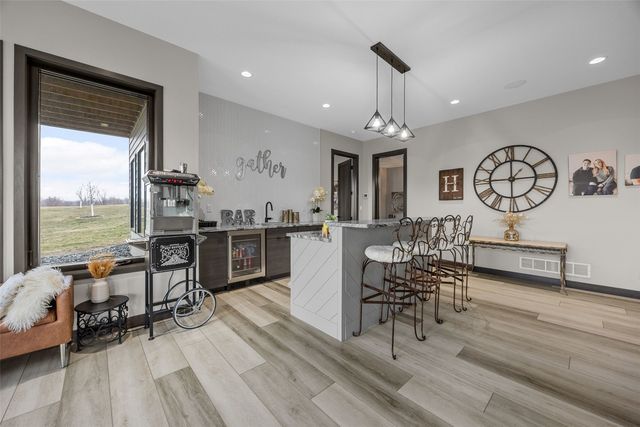 7505 Blairs Ferry Road, Cedar Rapids, IA 52411