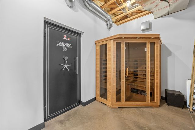 7505 Blairs Ferry Road, Cedar Rapids, IA 52411