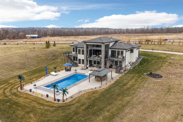 7505 Blairs Ferry Road, Cedar Rapids, IA 52411