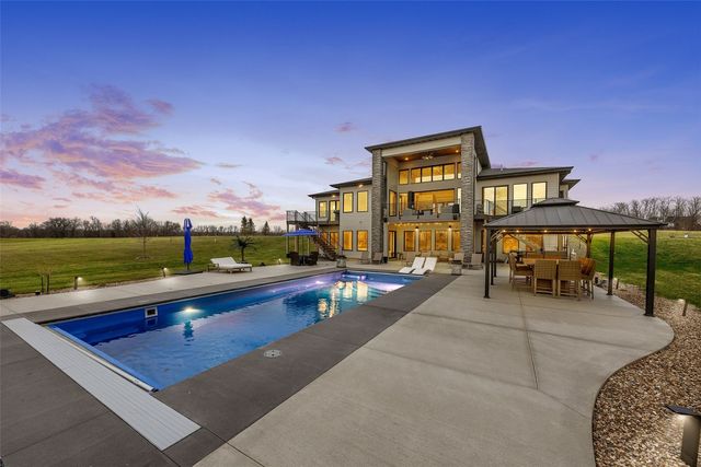 7505 Blairs Ferry Road, Cedar Rapids, IA 52411