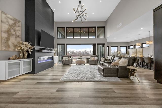 7505 Blairs Ferry Road, Cedar Rapids, IA 52411