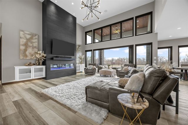 7505 Blairs Ferry Road, Cedar Rapids, IA 52411