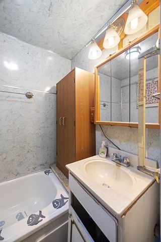 517 N Westwood Avenue, Lindsay, CA 93247