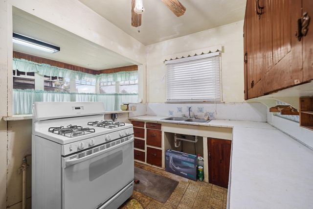 517 N Westwood Avenue, Lindsay, CA 93247