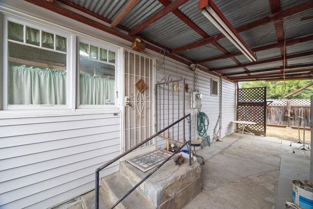 517 N Westwood Avenue, Lindsay, CA 93247