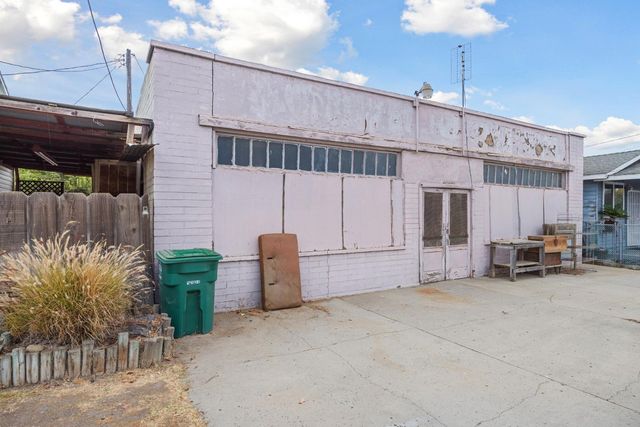 517 N Westwood Avenue, Lindsay, CA 93247