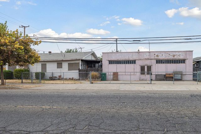 517 N Westwood Avenue, Lindsay, CA 93247