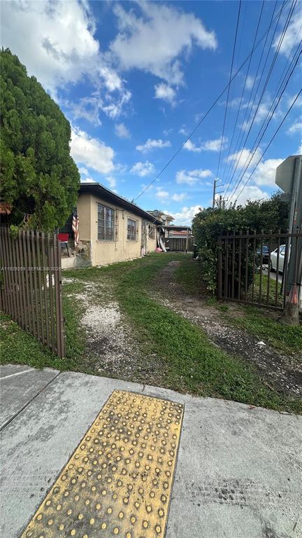 503 NW 43rd Pl, Miami, FL 33126