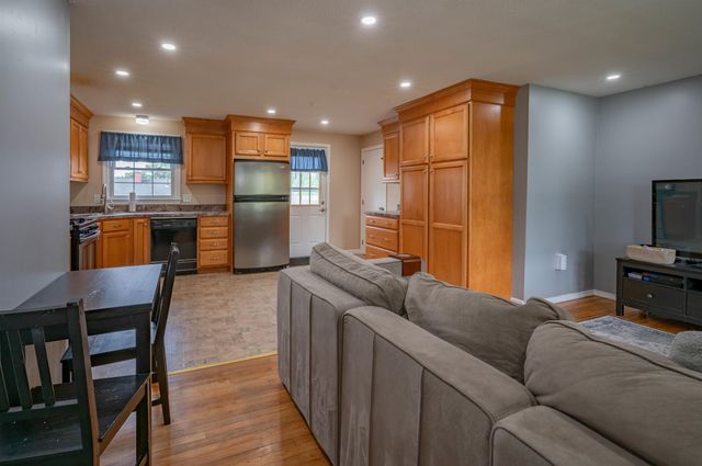 39 Norwich Road, Nashua, NH 03062