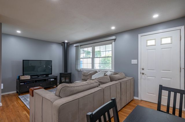 39 Norwich Road, Nashua, NH 03062