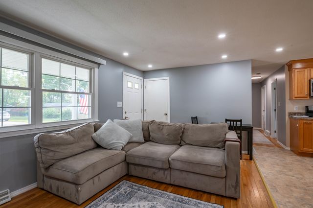 39 Norwich Road, Nashua, NH 03062