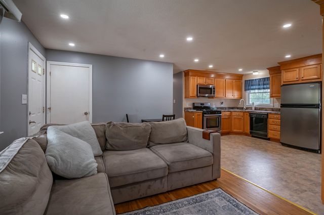 39 Norwich Road, Nashua, NH 03062