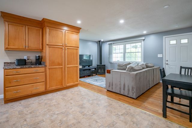 39 Norwich Road, Nashua, NH 03062