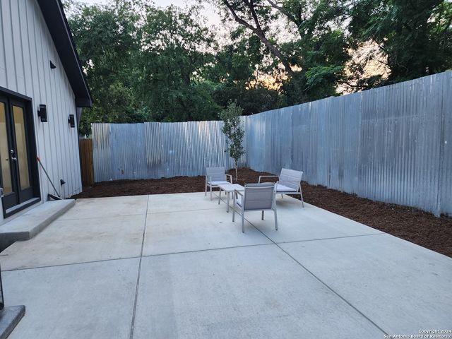 511 E Woodlawn Avenue, San Antonio, TX 78212