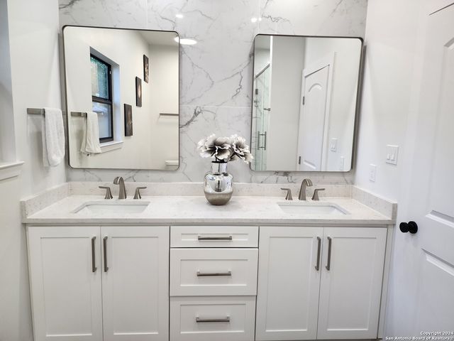 511 E Woodlawn Avenue, San Antonio, TX 78212