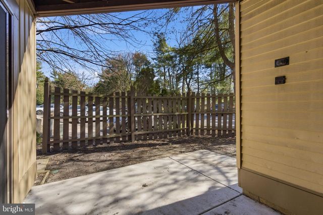 305-A CYPRESS POINT CIR, Mount Laurel, NJ 08054