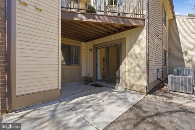 305-A CYPRESS POINT CIR, Mount Laurel, NJ 08054