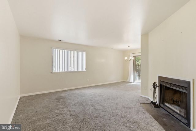 305-A CYPRESS POINT CIR, Mount Laurel, NJ 08054