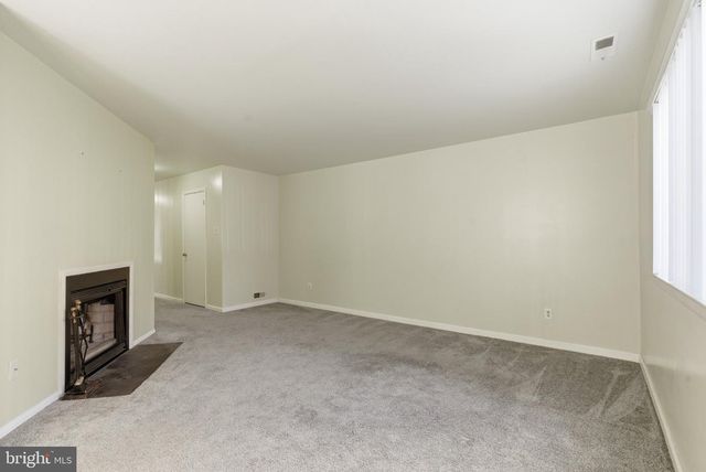 305-A CYPRESS POINT CIR, Mount Laurel, NJ 08054
