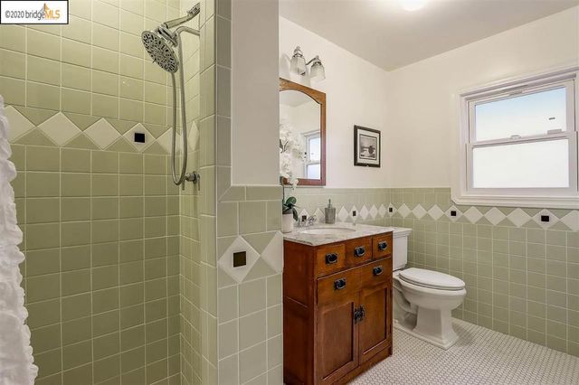 9332 Granada Ave, Oakland, CA 94605