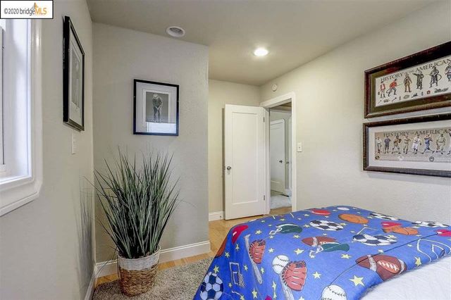 9332 Granada Ave, Oakland, CA 94605