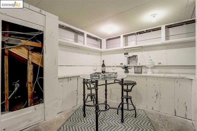 9332 Granada Ave, Oakland, CA 94605