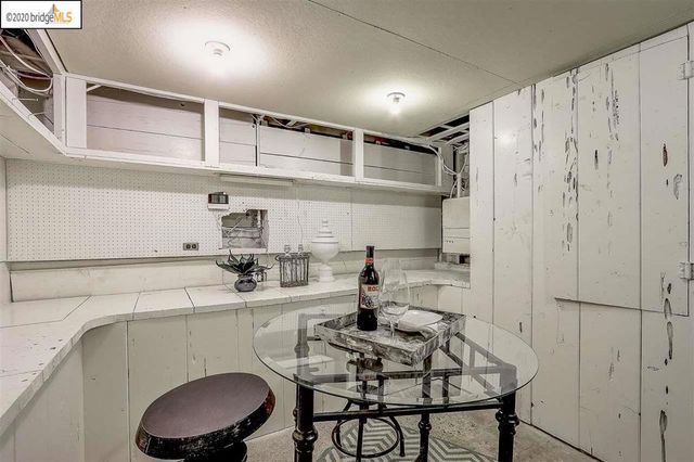 9332 Granada Ave, Oakland, CA 94605