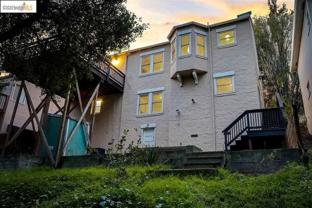 9332 Granada Ave, Oakland, CA 94605